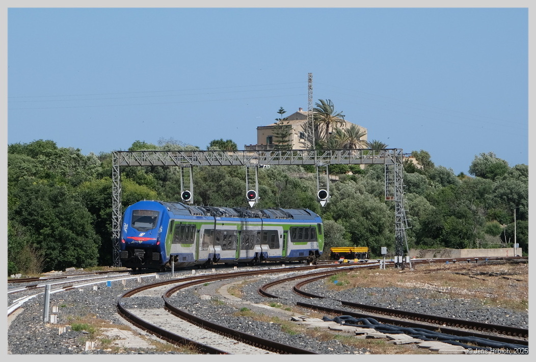http://www.eisenbahn-und-mehr.de/Bilder/DSO/2025_Sizilien/2025-05-19%2015-42-34%20-%20DSCF2717.JPG